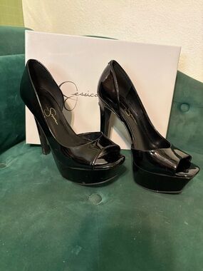 Jessica Simpson Black Patent Peep-Toe Platform Heels